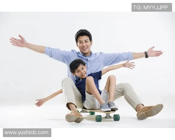 父母亲临看球场上风光父子却在替补席上的无奈与坚守